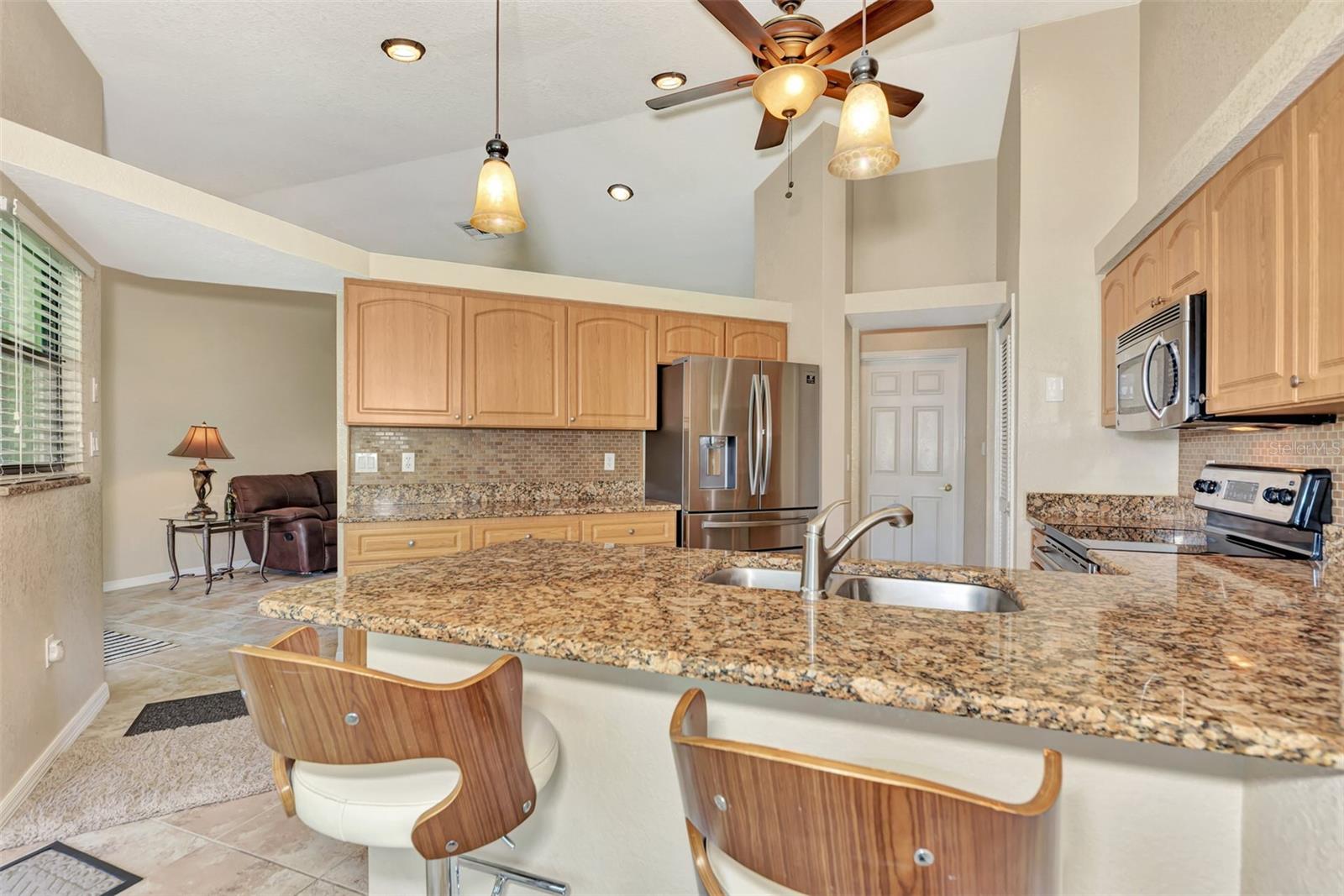 Image 14 of 53 For 23255 Burlingame Avenue