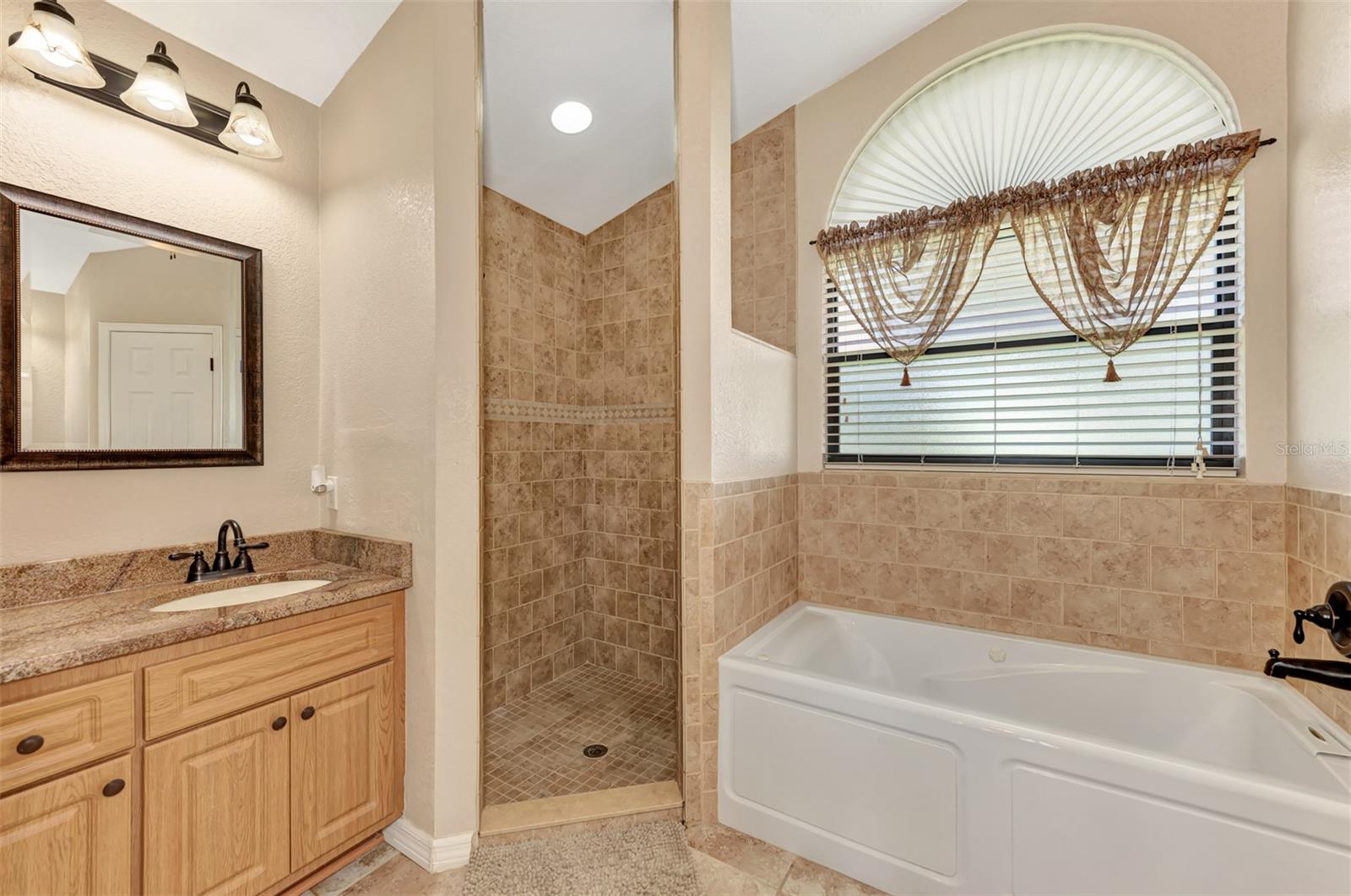 Image 25 of 53 For 23255 Burlingame Avenue