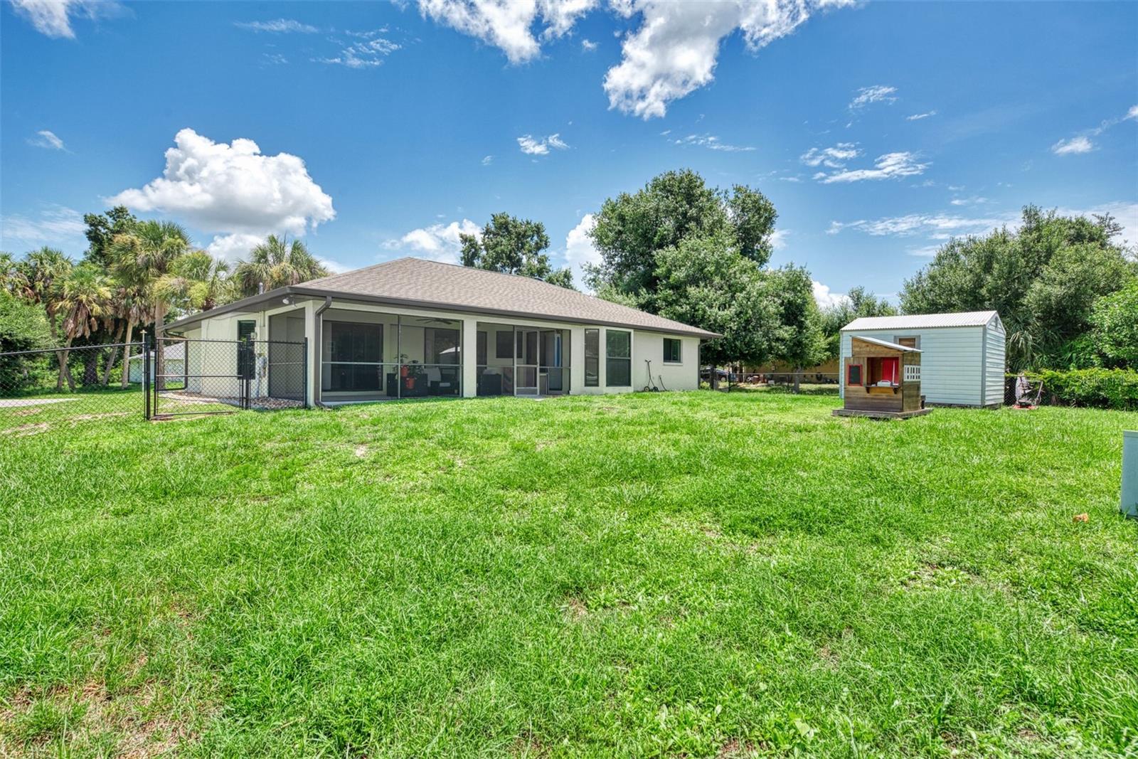 Image 38 of 53 For 23255 Burlingame Avenue