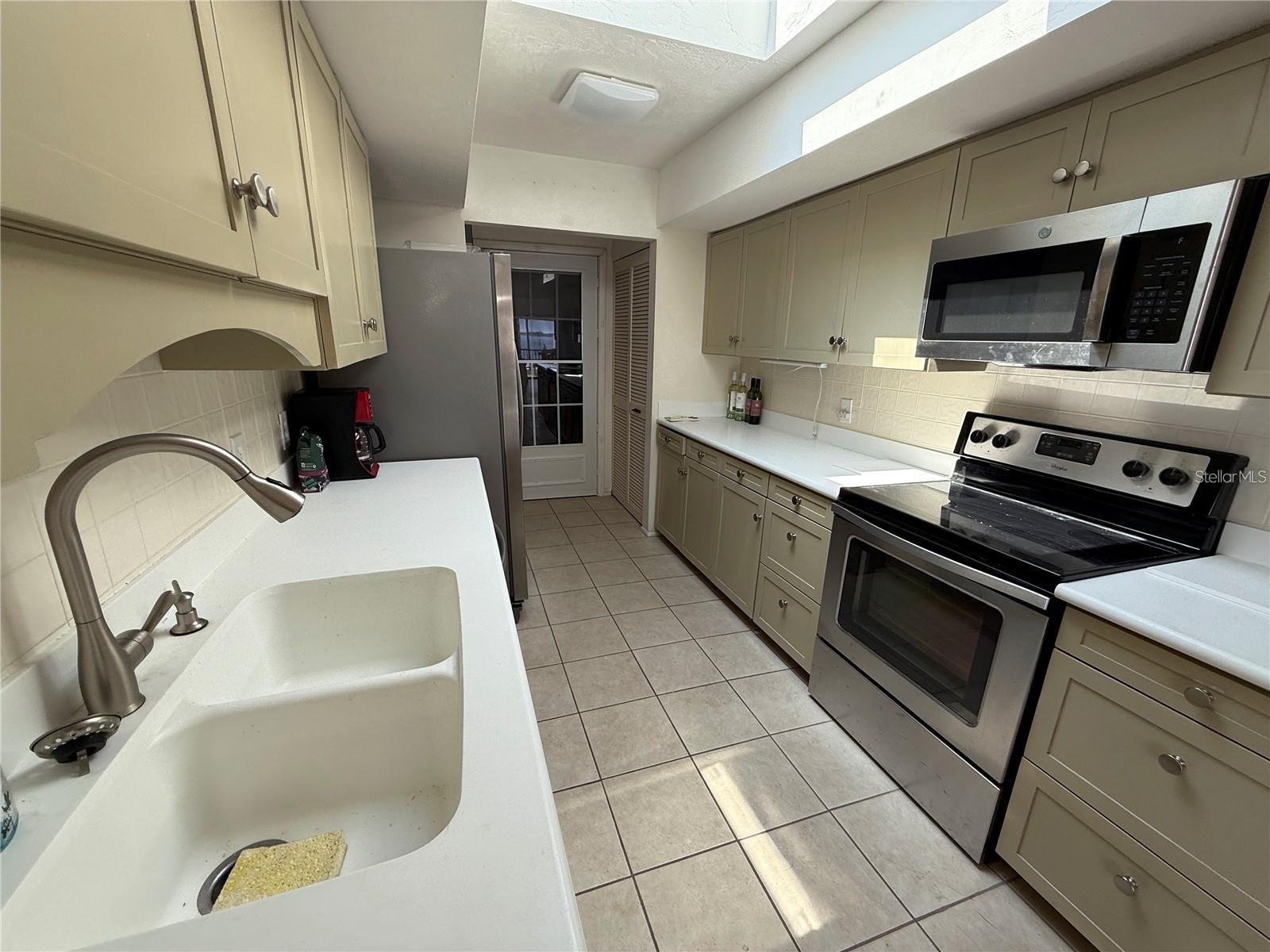 Image 19 of 45 For 25188 Marion Avenue 1