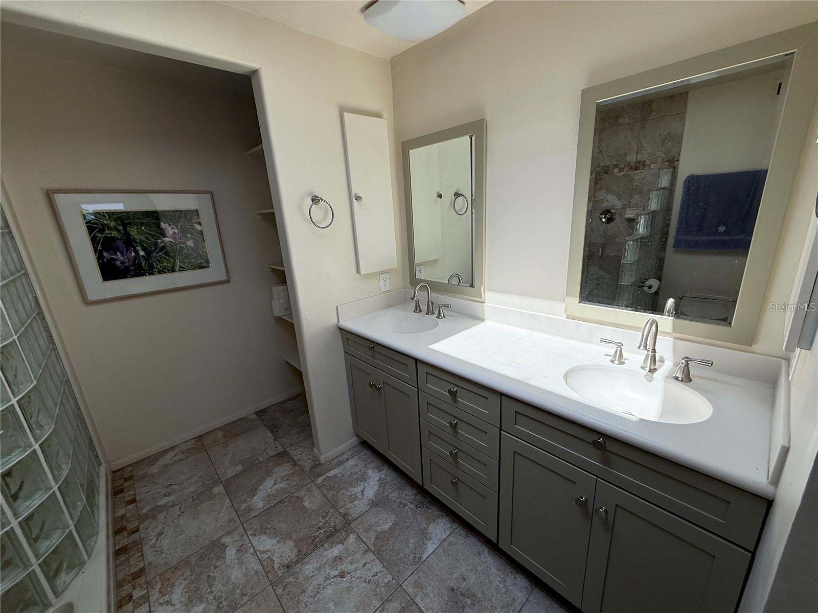 Image 26 of 45 For 25188 Marion Avenue 1