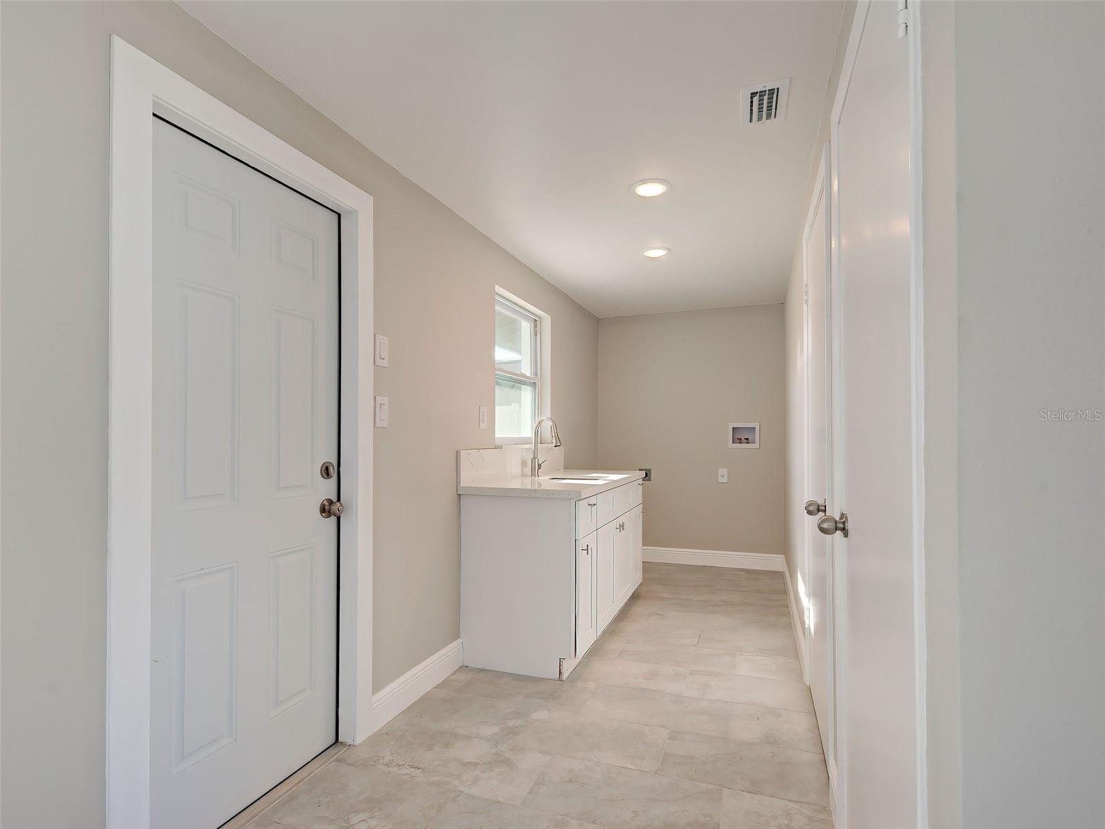 Image 17 of 62 For 4342 Ewing Circle