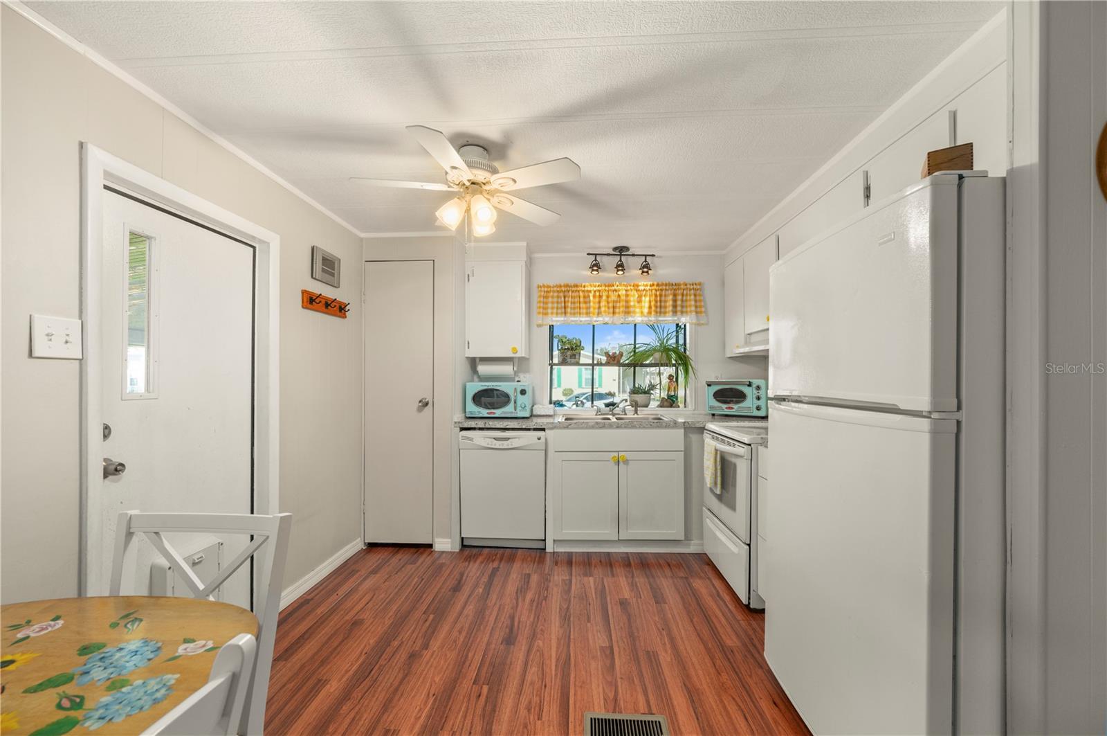 Image 4 of 47 For 1000 Kings Highway 60