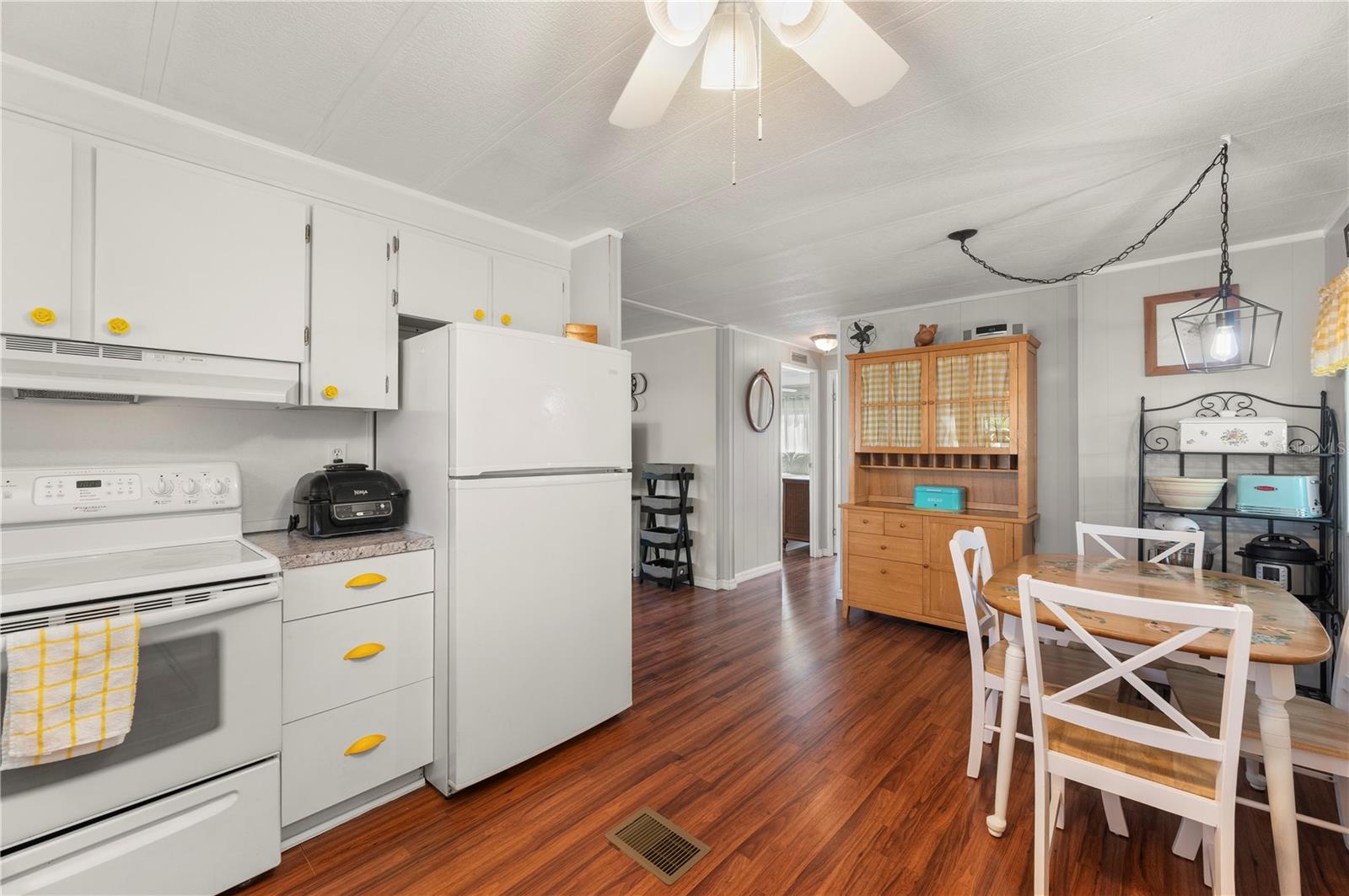 Image 7 of 47 For 1000 Kings Highway 60