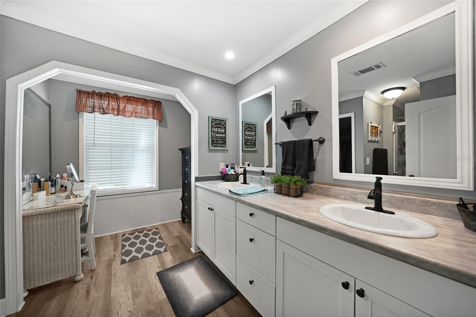 Image 24 of 40 For 14 Cardinal  B14