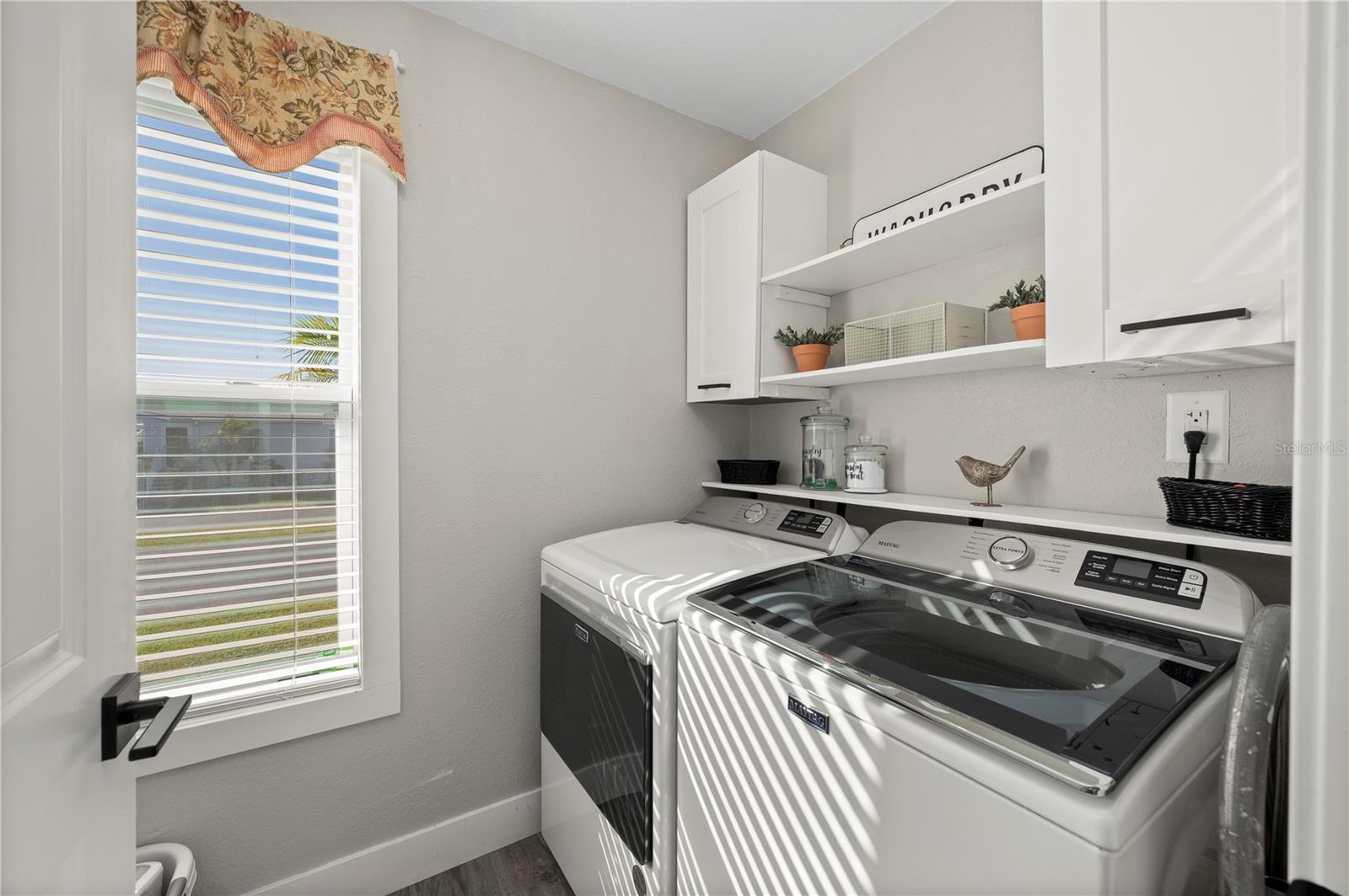 Image 17 of 66 For 1000 Kings Highway 309