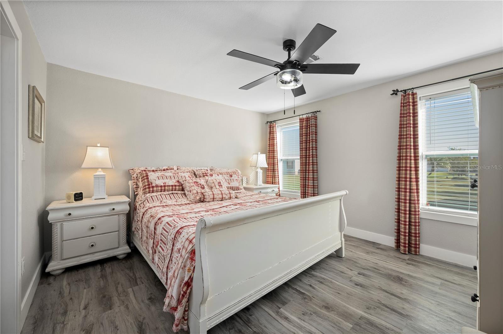 Image 18 of 66 For 1000 Kings Highway 309