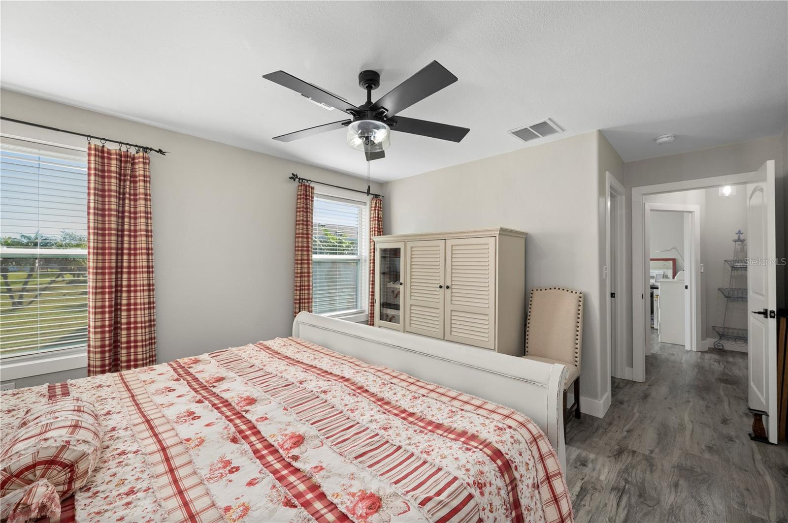 Image 19 of 66 For 1000 Kings Highway 309