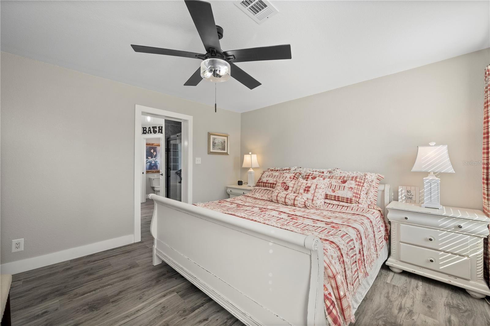 Image 20 of 66 For 1000 Kings Highway 309