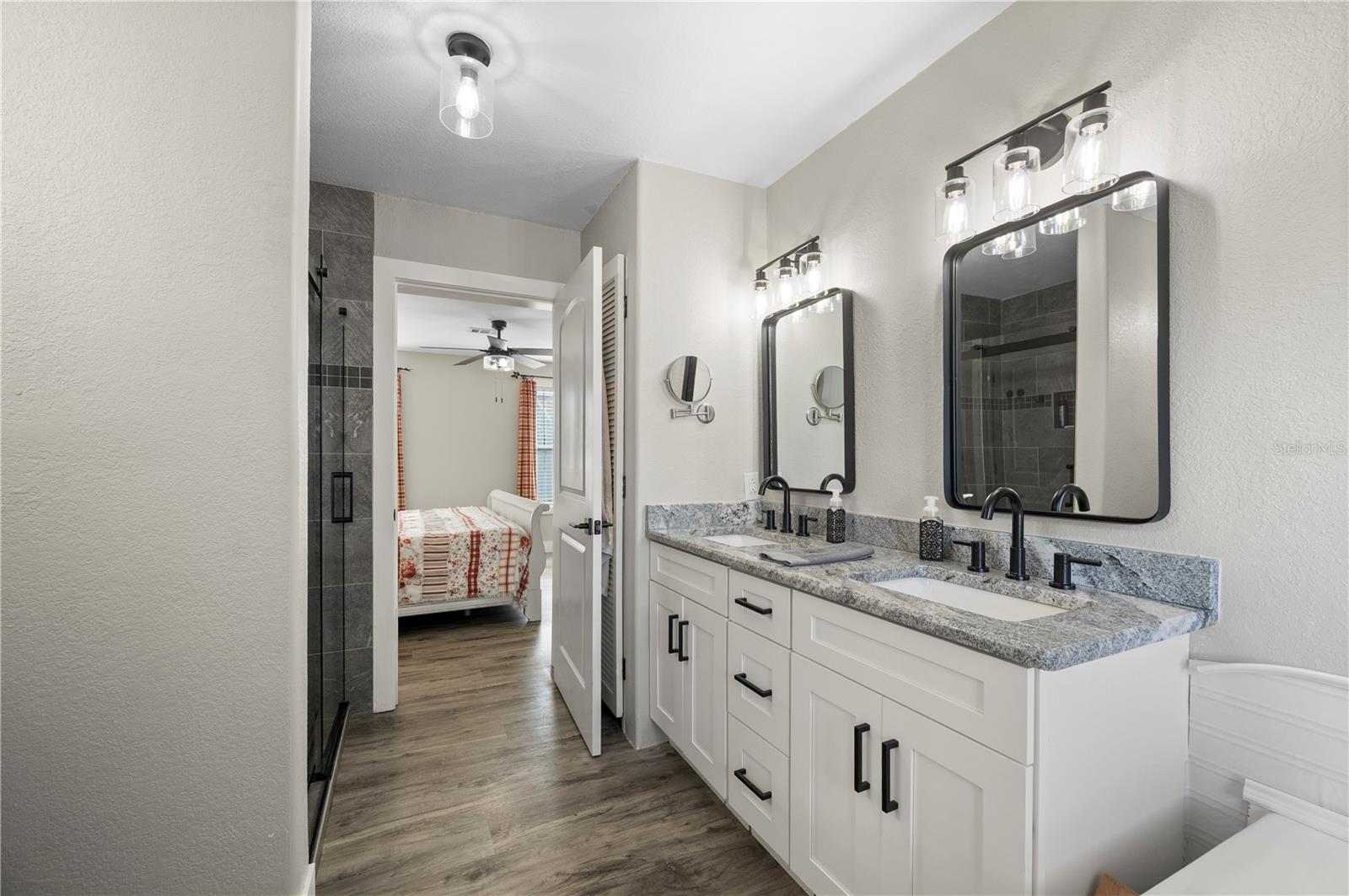 Image 24 of 66 For 1000 Kings Highway 309