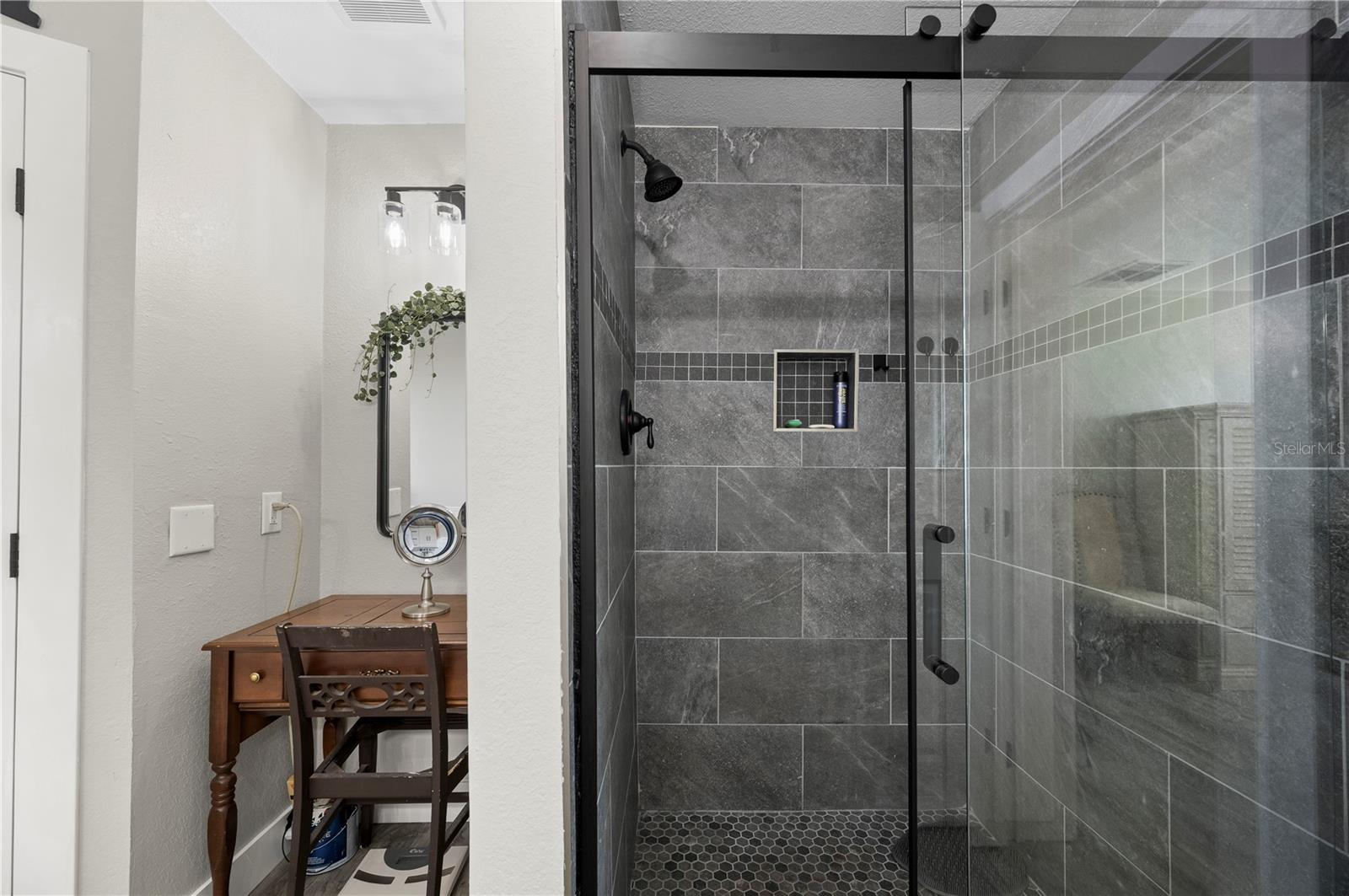 Image 25 of 66 For 1000 Kings Highway 309