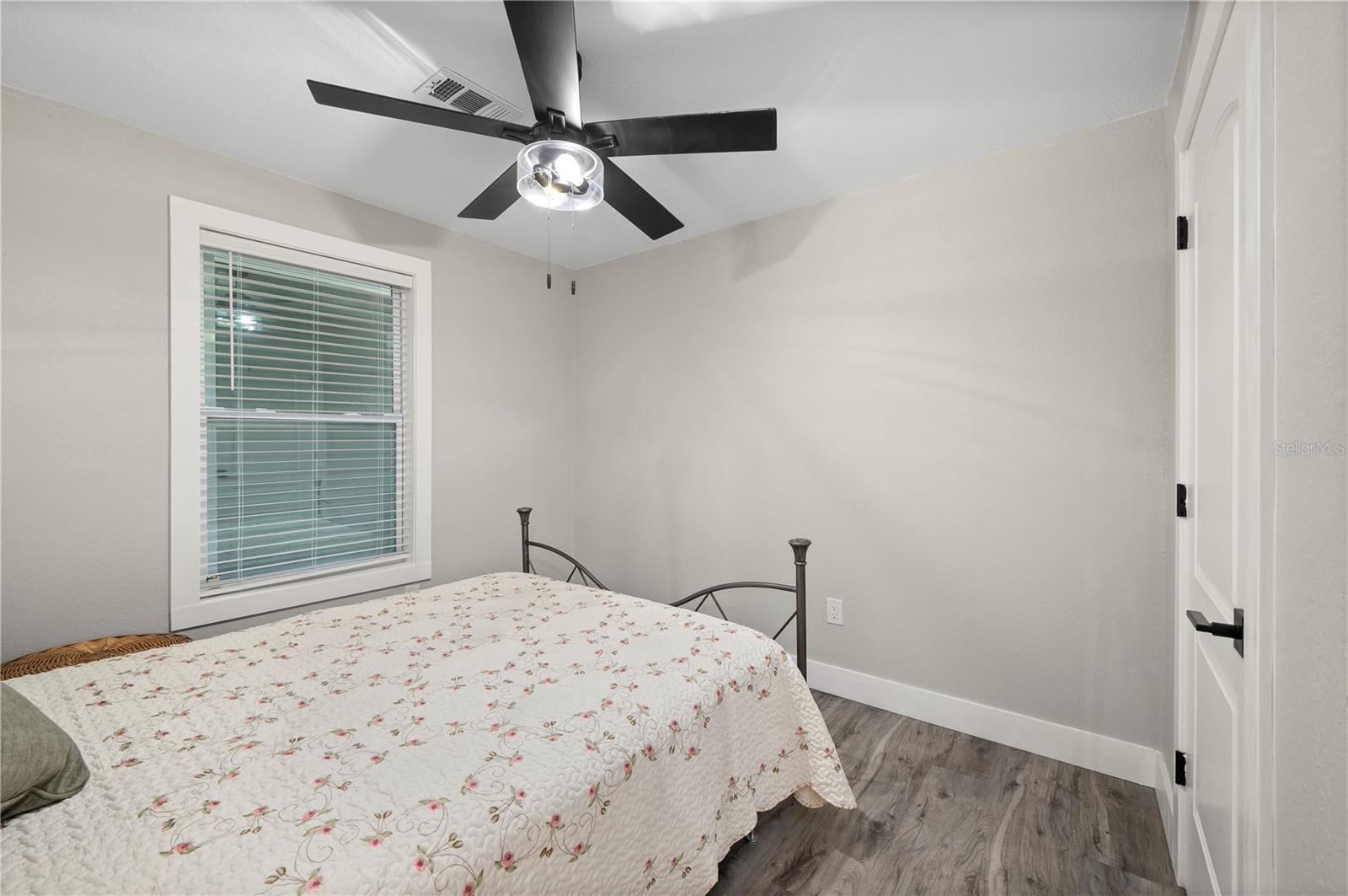 Image 29 of 66 For 1000 Kings Highway 309