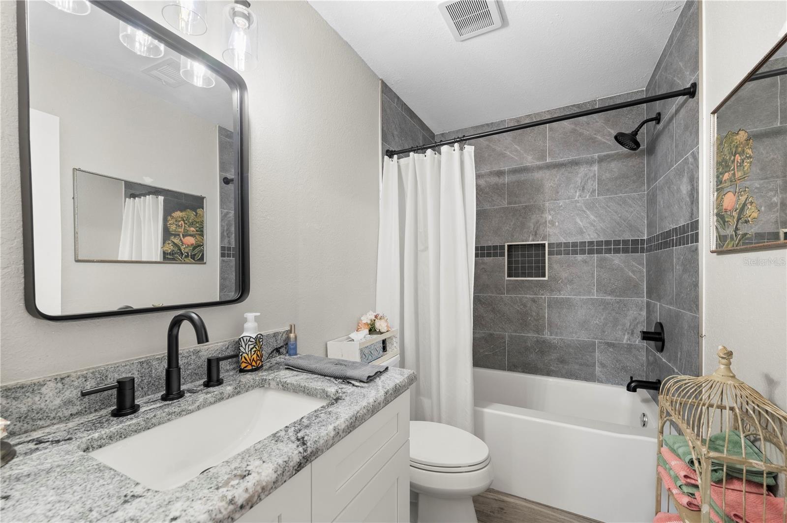 Image 31 of 66 For 1000 Kings Highway 309