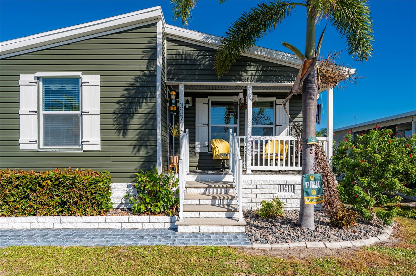 Image 39 of 66 For 1000 Kings Highway 309