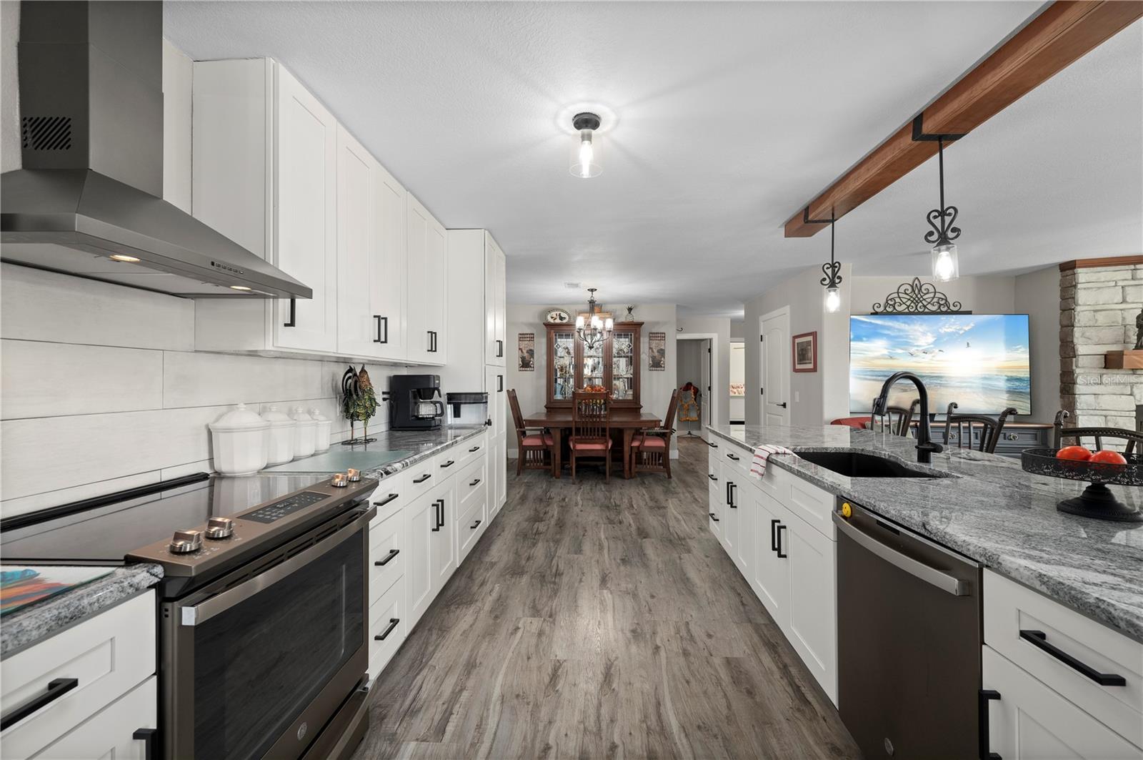 Image 6 of 66 For 1000 Kings Highway 309