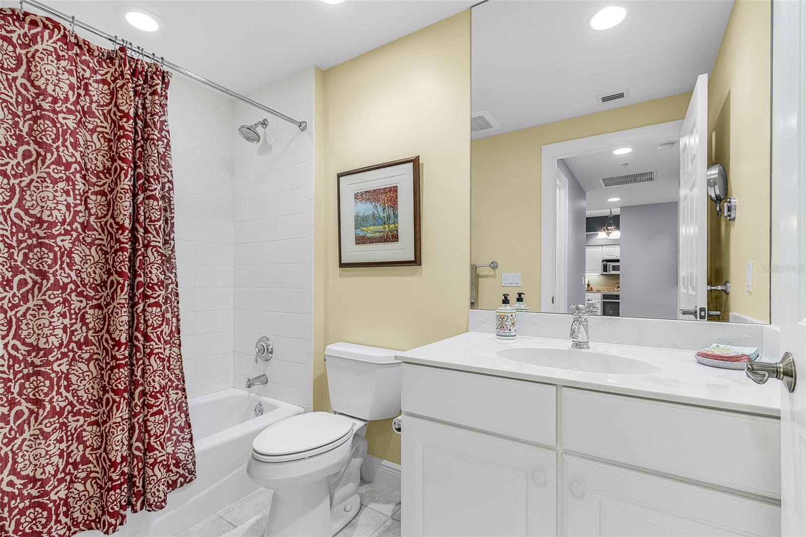 Image 32 of 58 For 3333 Sunset Key Circle 103