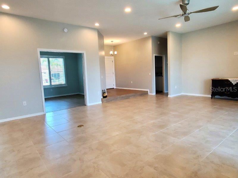 Image 9 of 28 For 2100 Aqui Esta Drive