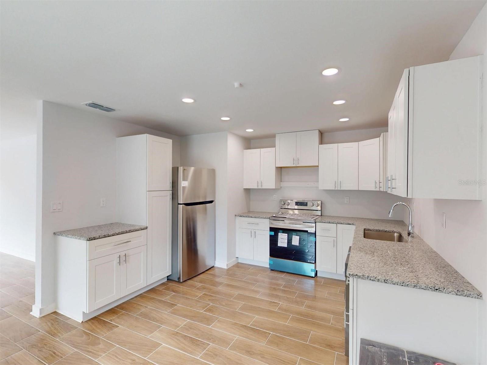 Image 17 of 50 For 1215 Capricorn Boulevard 8