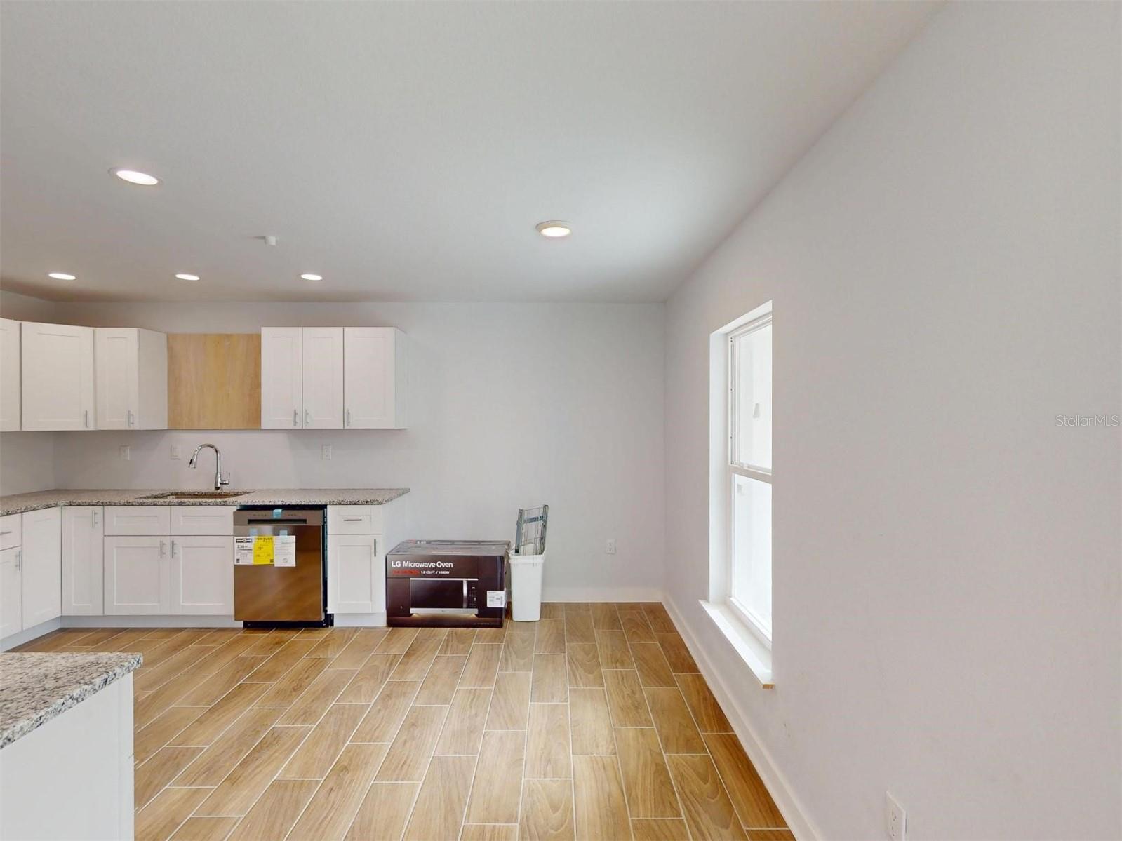 Image 18 of 50 For 1215 Capricorn Boulevard 8