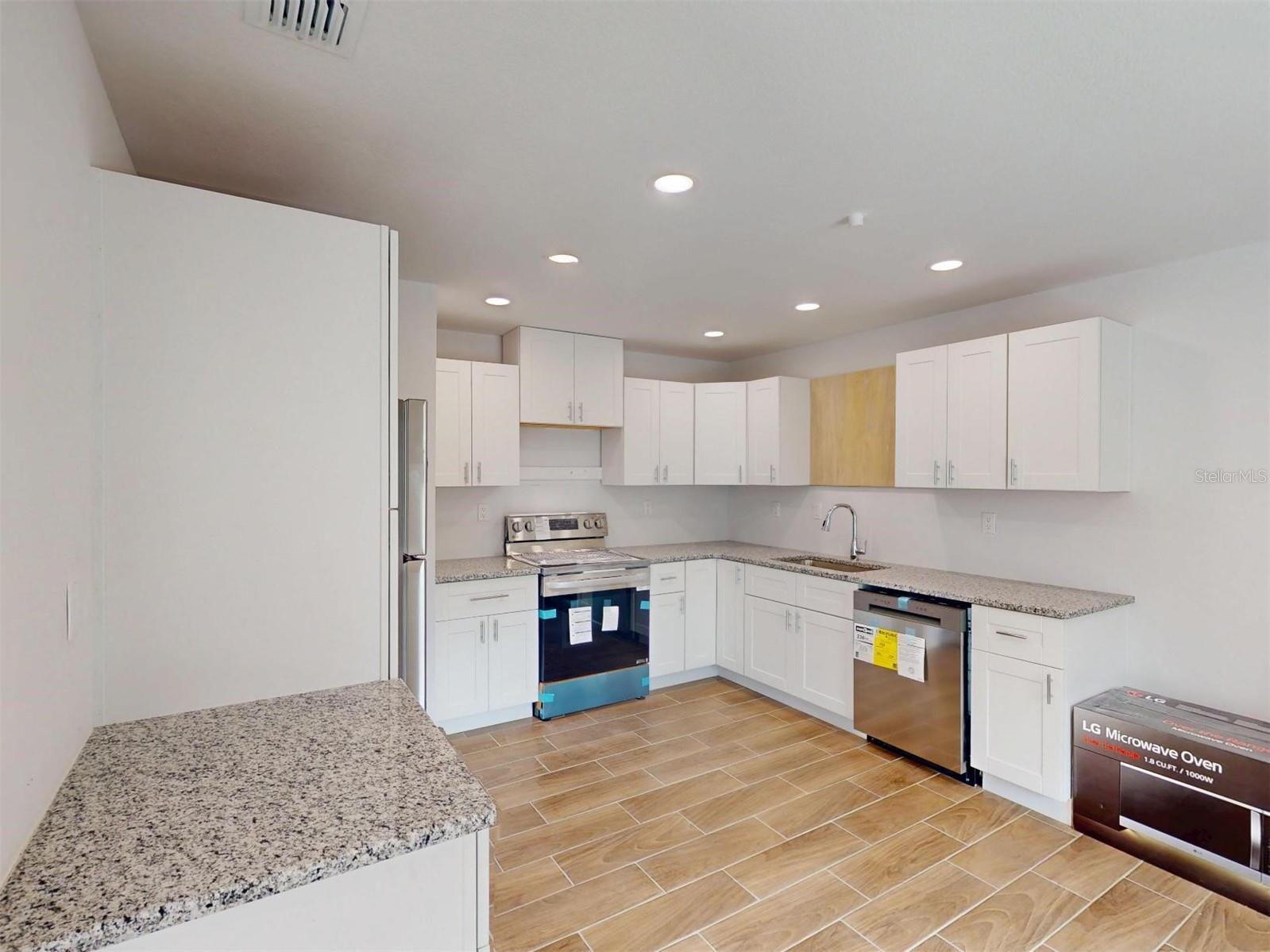 Image 19 of 50 For 1215 Capricorn Boulevard 8