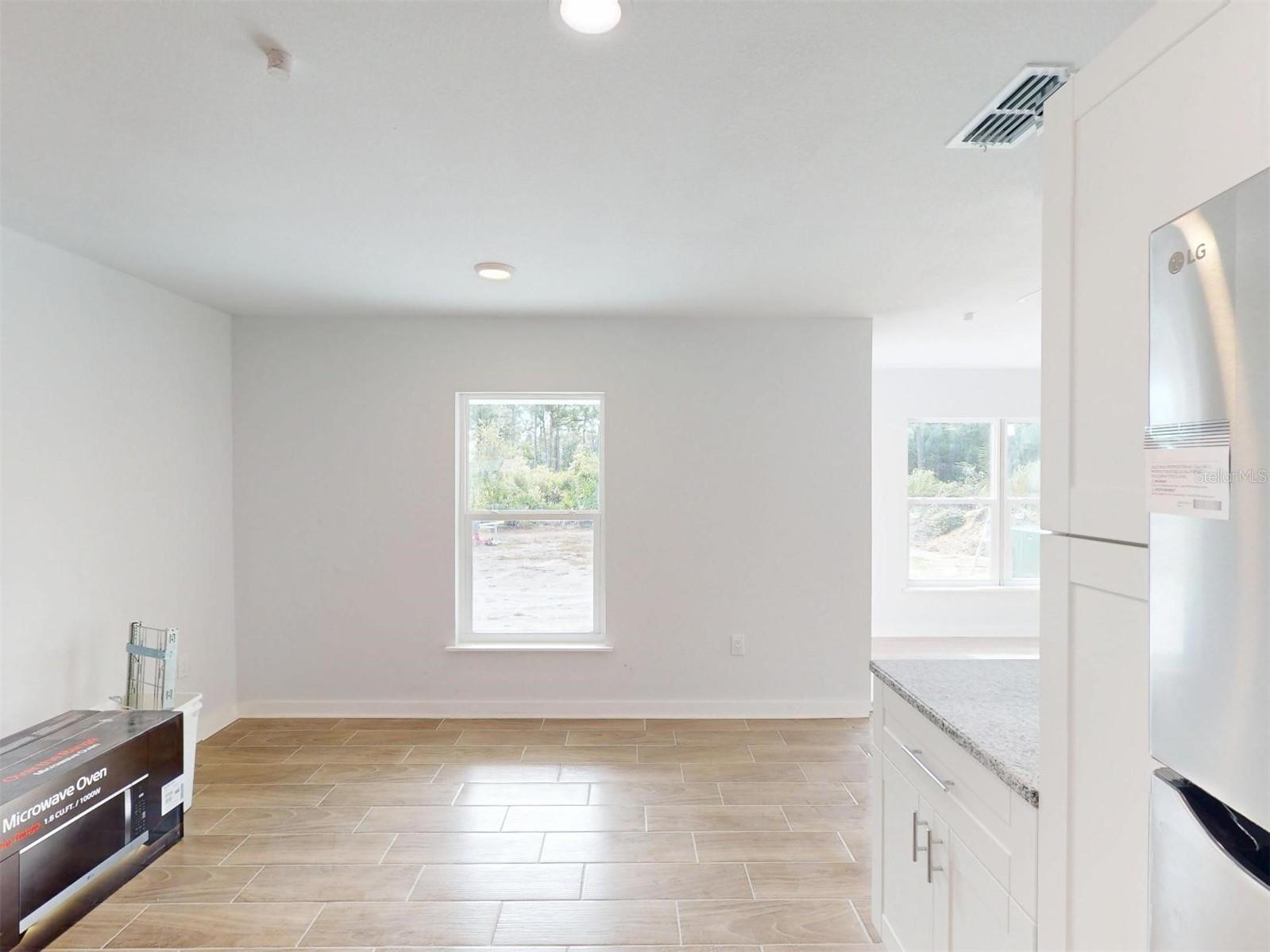 Image 20 of 50 For 1215 Capricorn Boulevard 8