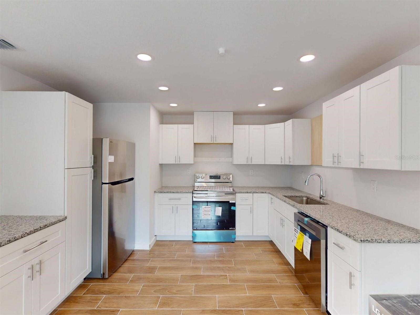 Image 21 of 50 For 1215 Capricorn Boulevard 8