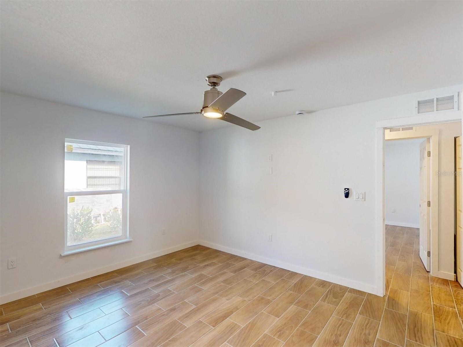 Image 25 of 50 For 1215 Capricorn Boulevard 8