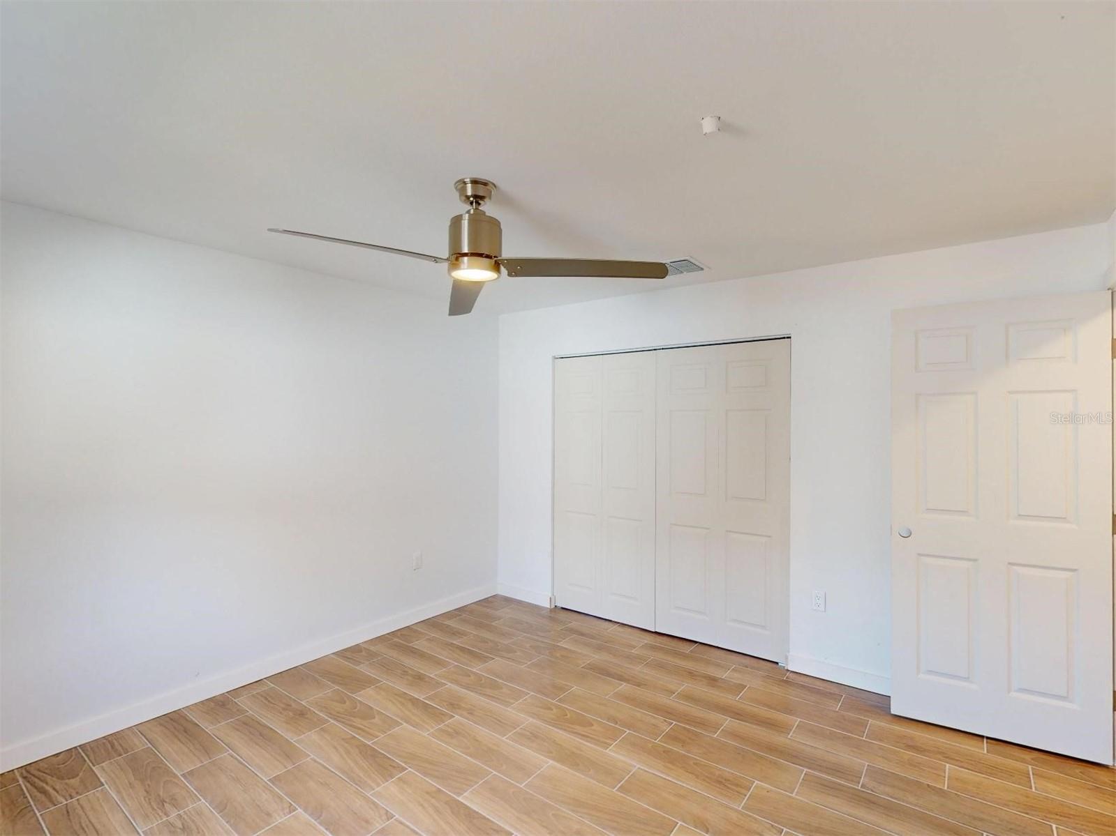 Image 26 of 50 For 1215 Capricorn Boulevard 8