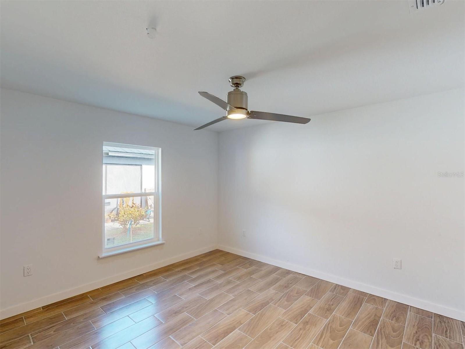 Image 27 of 50 For 1215 Capricorn Boulevard 8