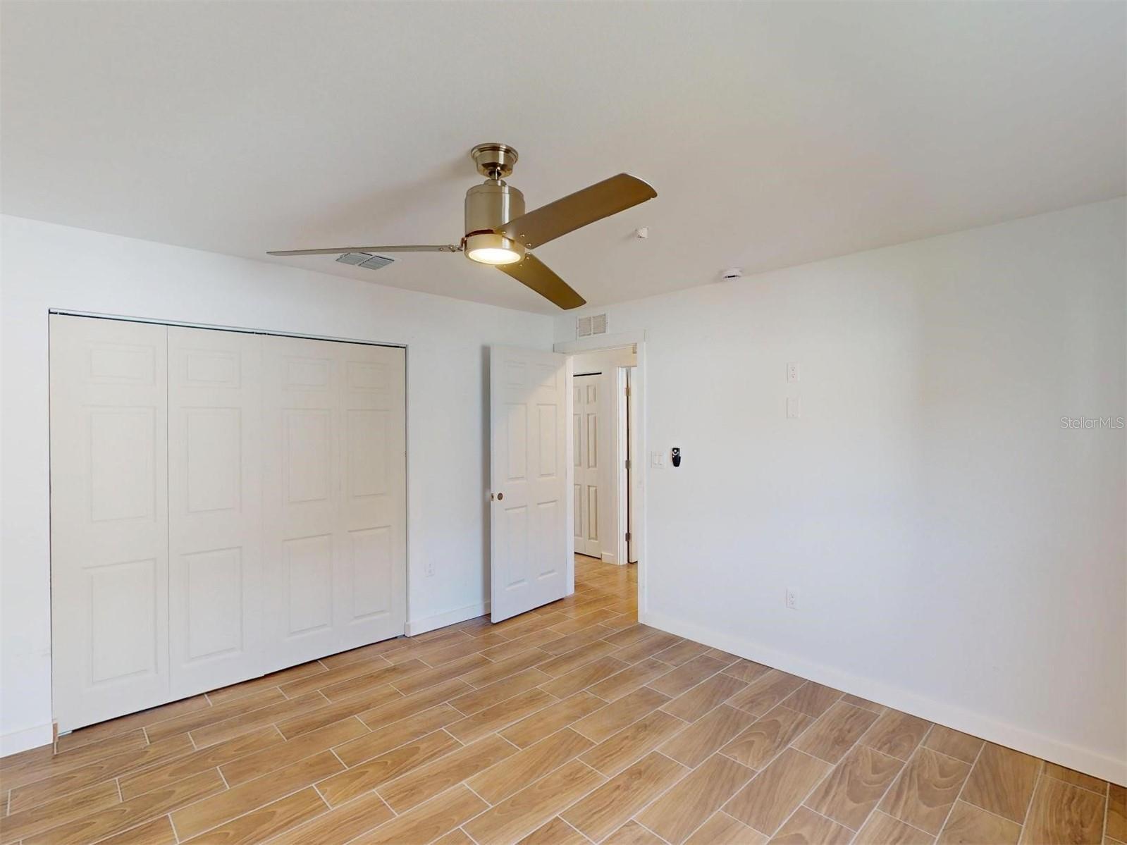 Image 28 of 50 For 1215 Capricorn Boulevard 8