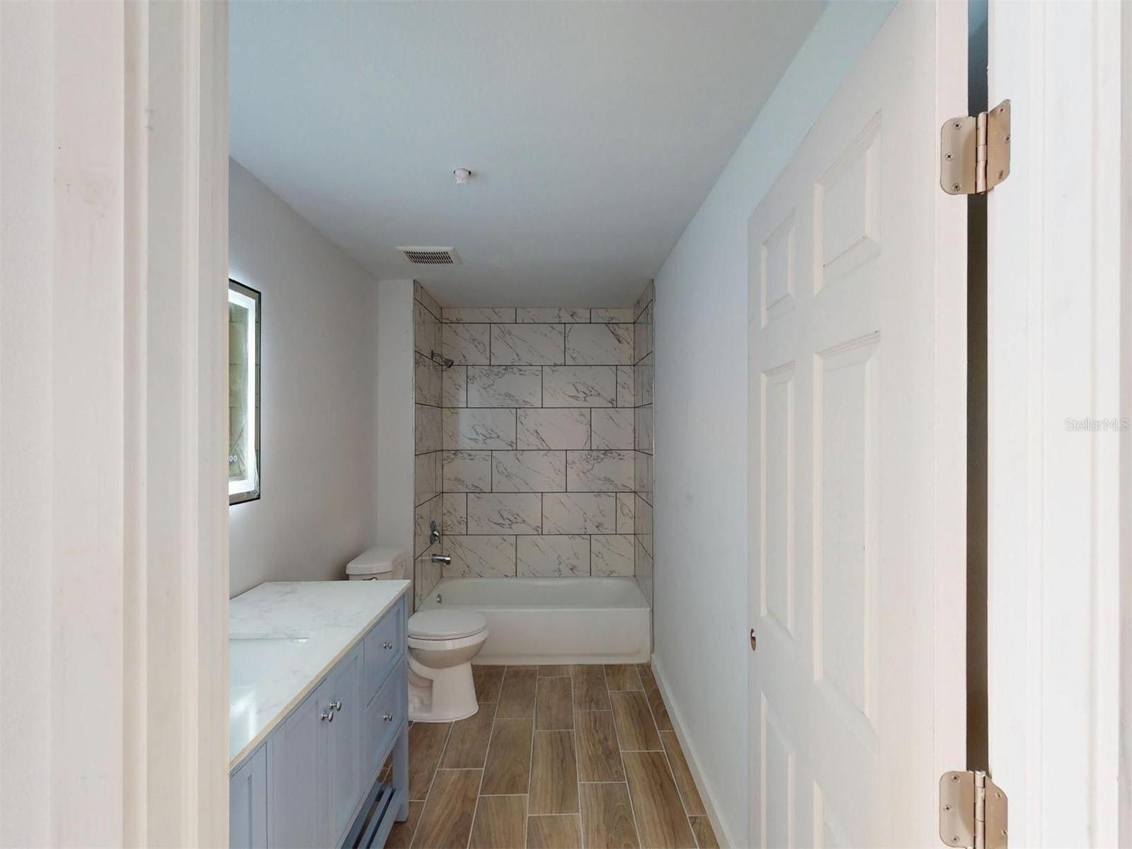 Image 29 of 50 For 1215 Capricorn Boulevard 8