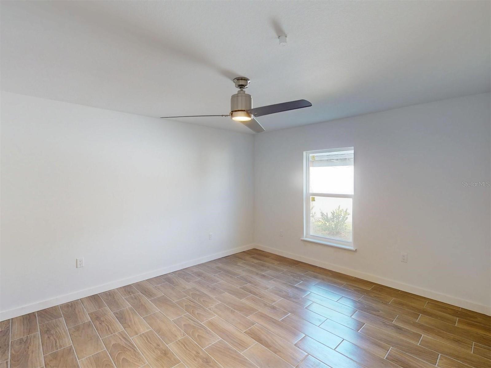 Image 34 of 50 For 1215 Capricorn Boulevard 8