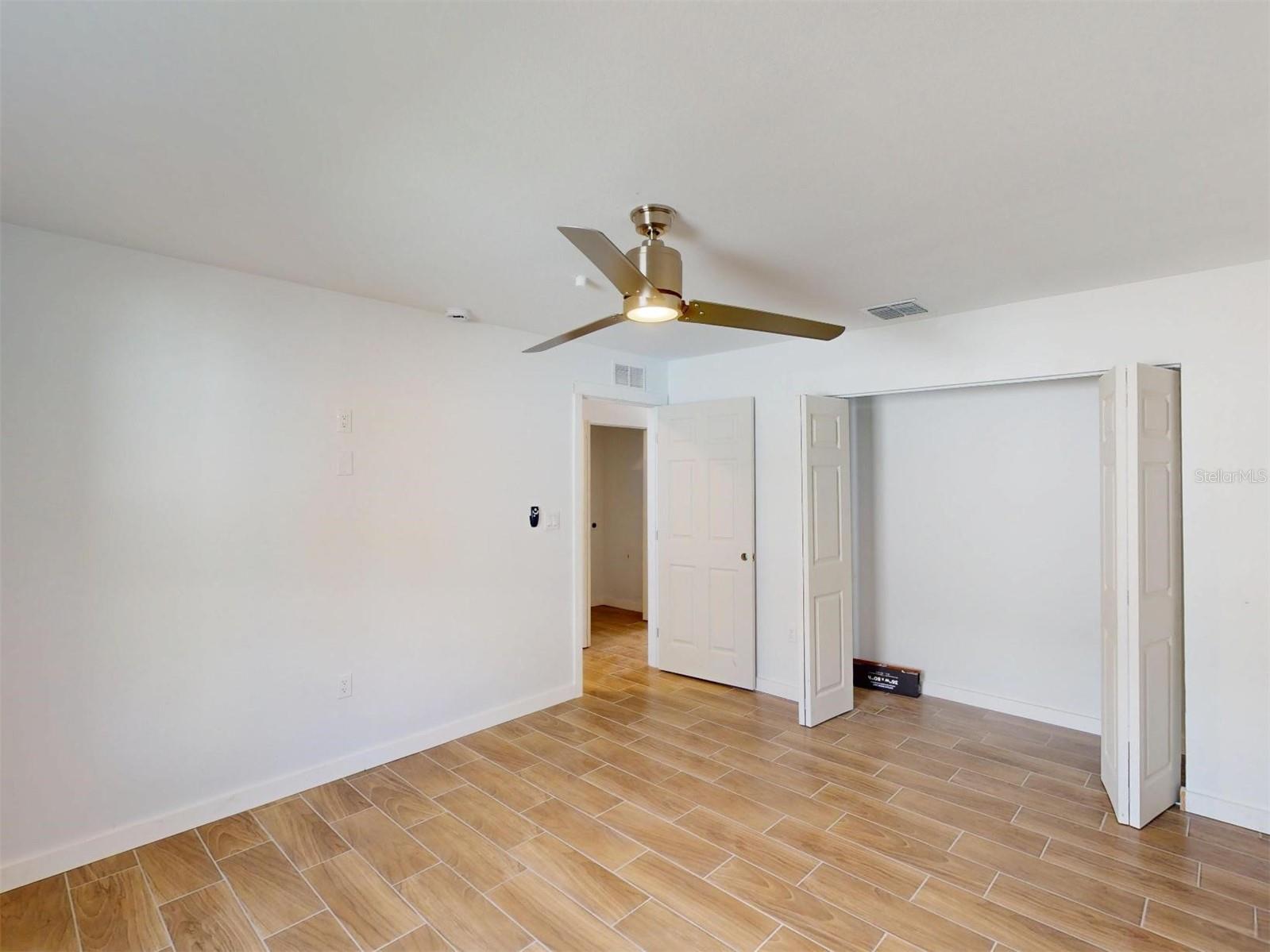 Image 36 of 50 For 1215 Capricorn Boulevard 8