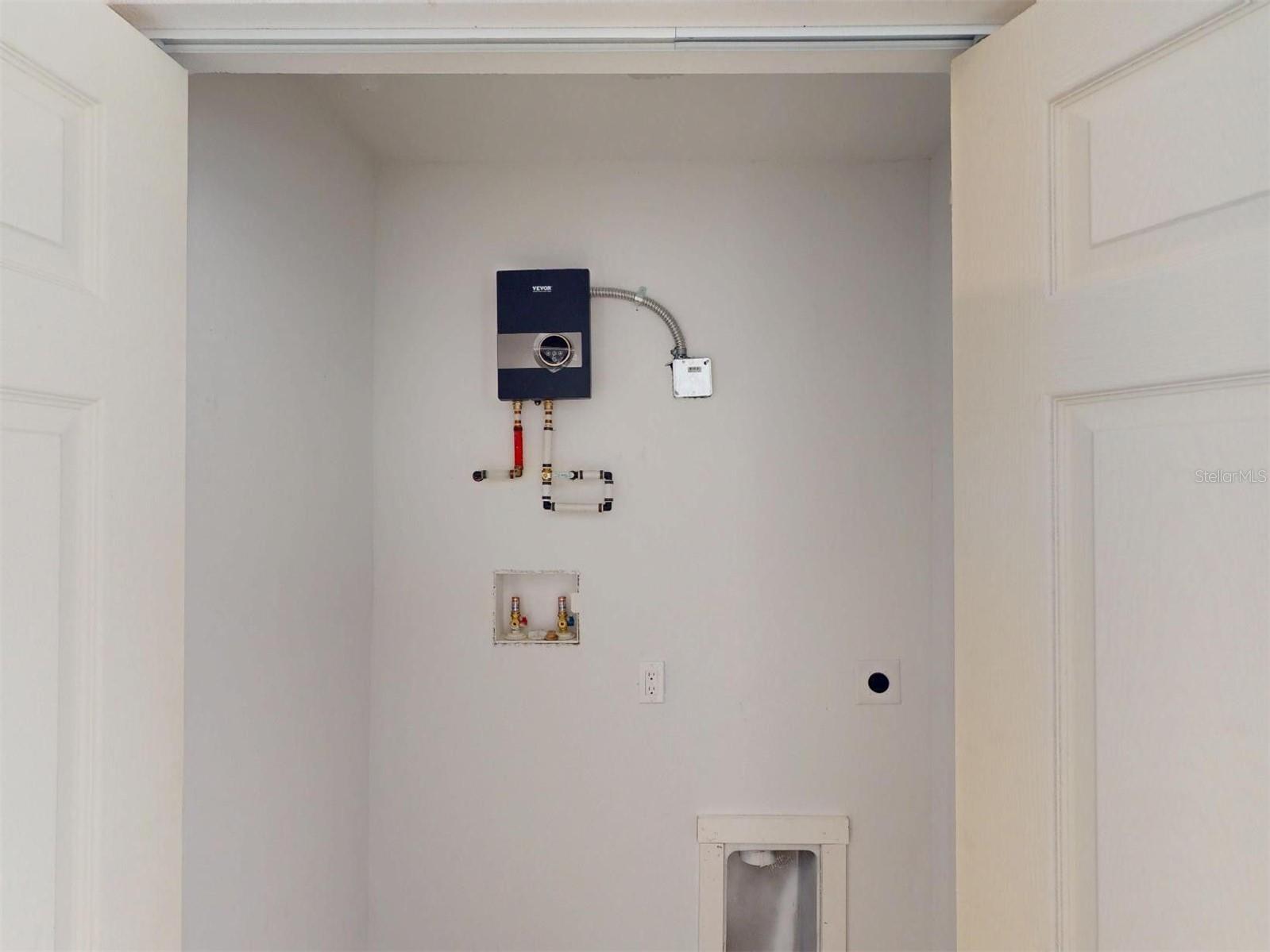 Image 37 of 50 For 1215 Capricorn Boulevard 8