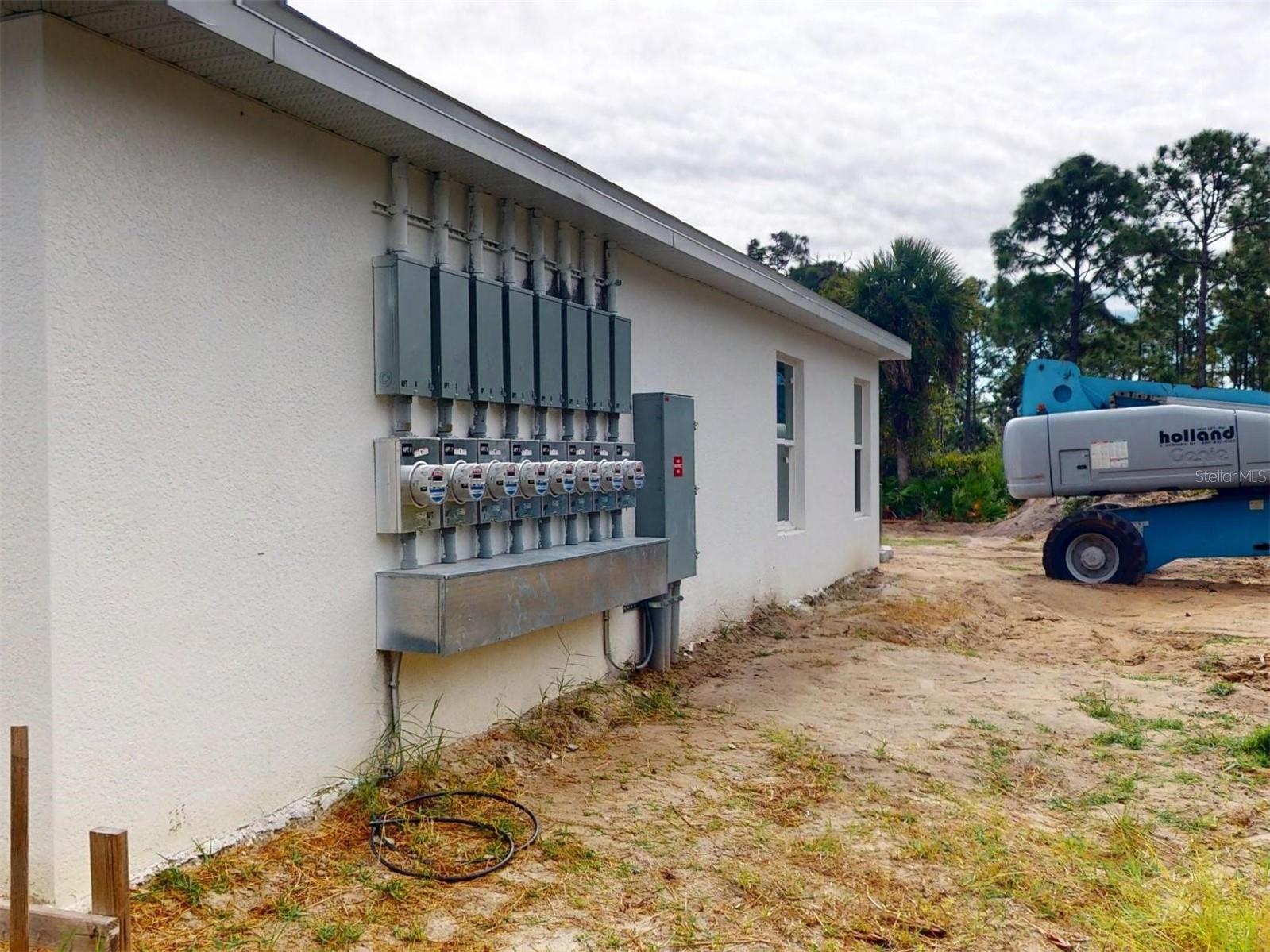 Image 39 of 50 For 1215 Capricorn Boulevard 8