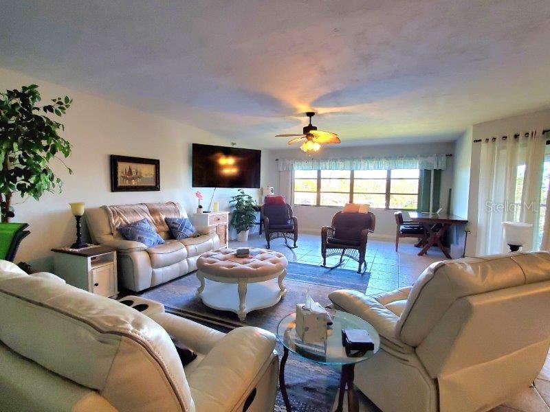 Image 18 of 37 For 23465 Harborview Road 836