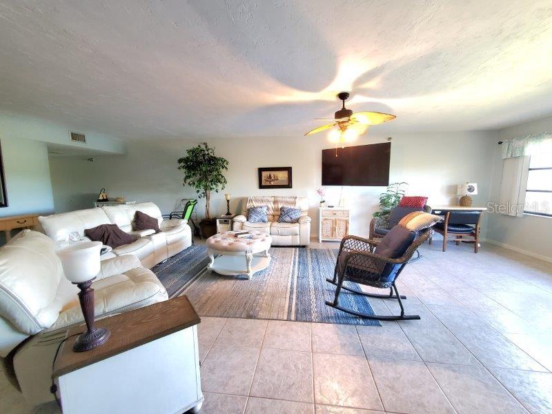 Image 25 of 37 For 23465 Harborview Road 836