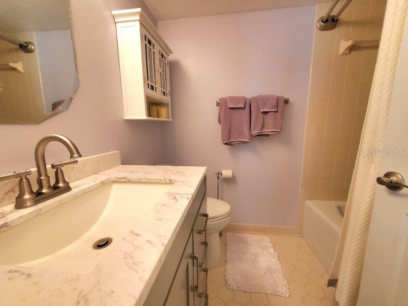 Image 31 of 37 For 23465 Harborview Road 836