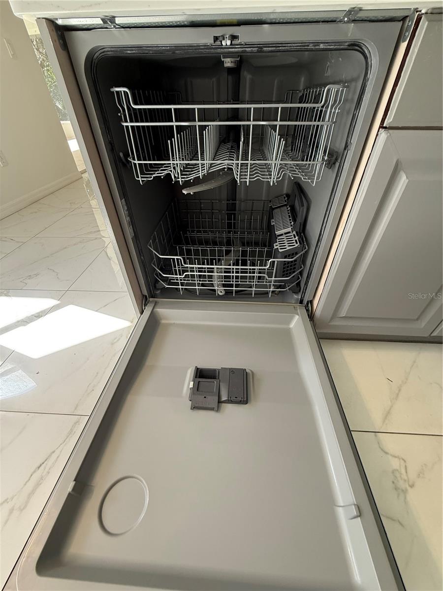 Image 14 of 35 For 4688 Heather Terrace