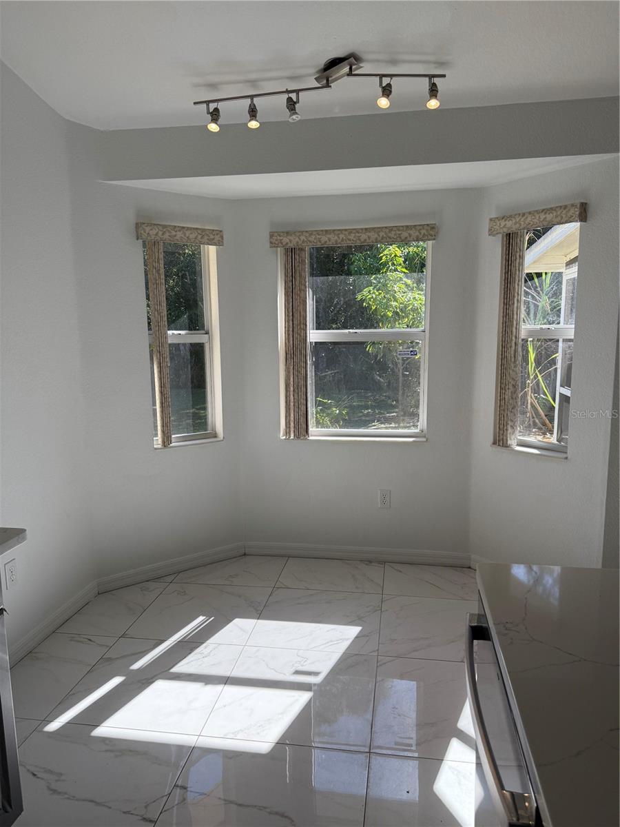 Image 17 of 35 For 4688 Heather Terrace