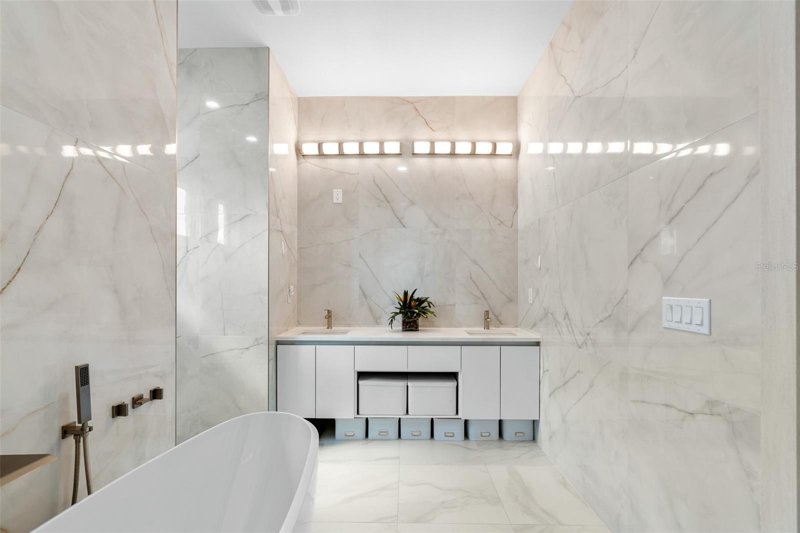 Image 25 of 44 For 380 Cowry Road