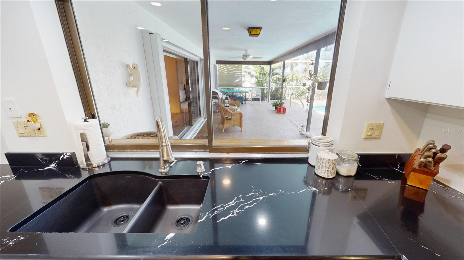 Image 13 of 44 For 18422 Burkholder Circle