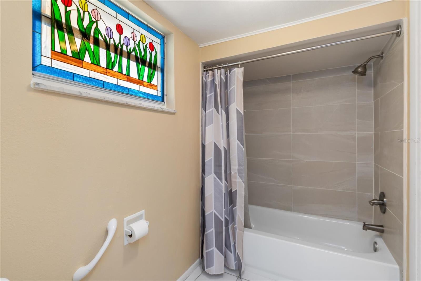 Image 28 of 55 For 1 Colony Point Drive A20