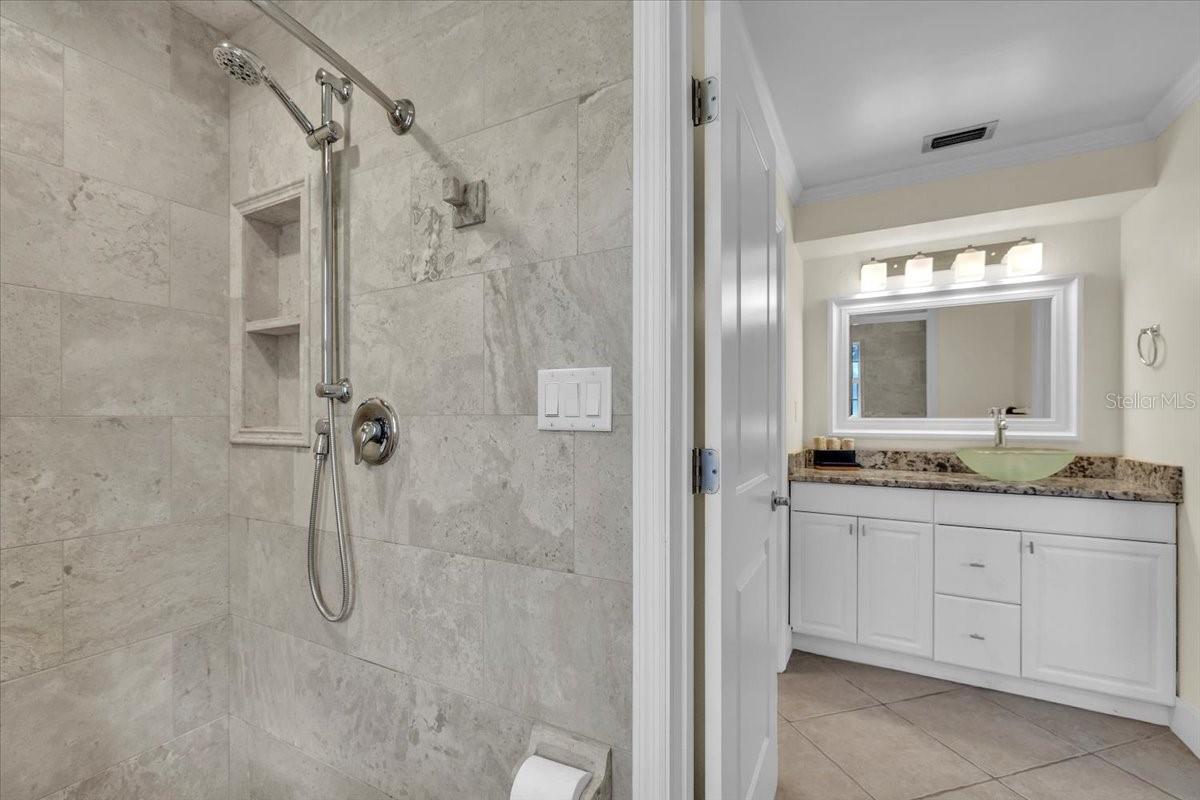 Image 18 of 48 For 5305 Malaluka Court