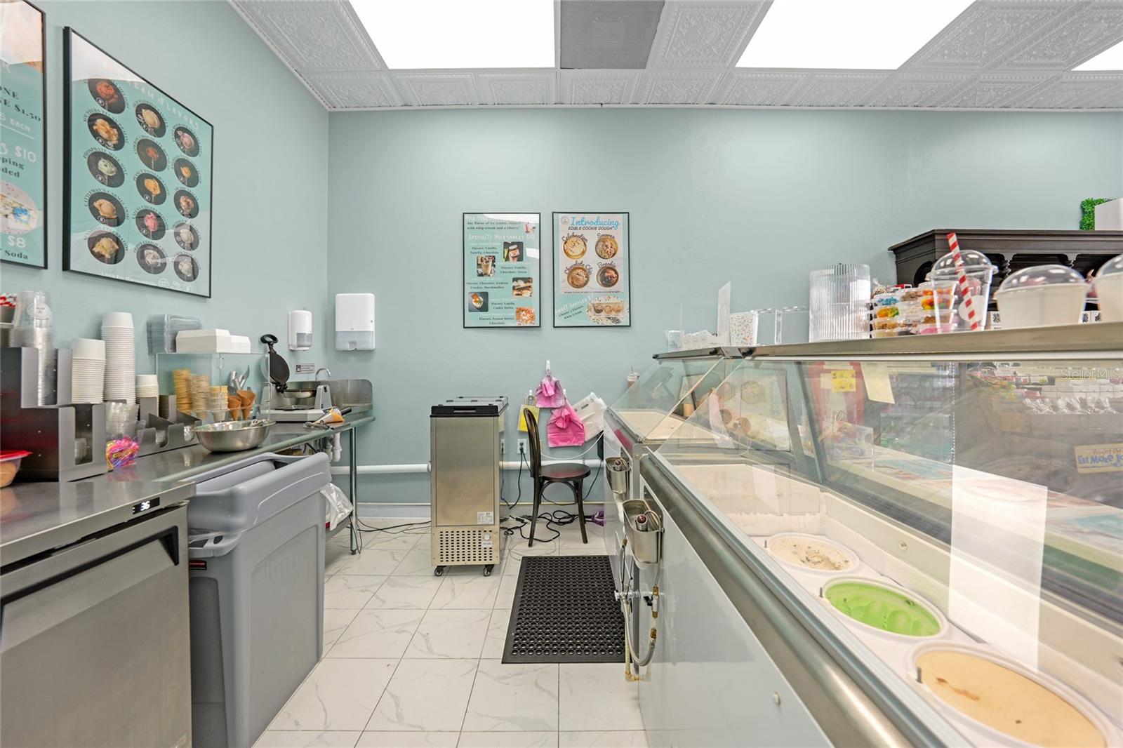 Image 11 of 26 For 203 Oak Street