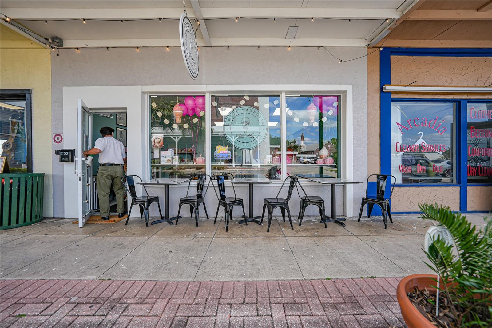 Image 26 of 26 For 203 Oak Street