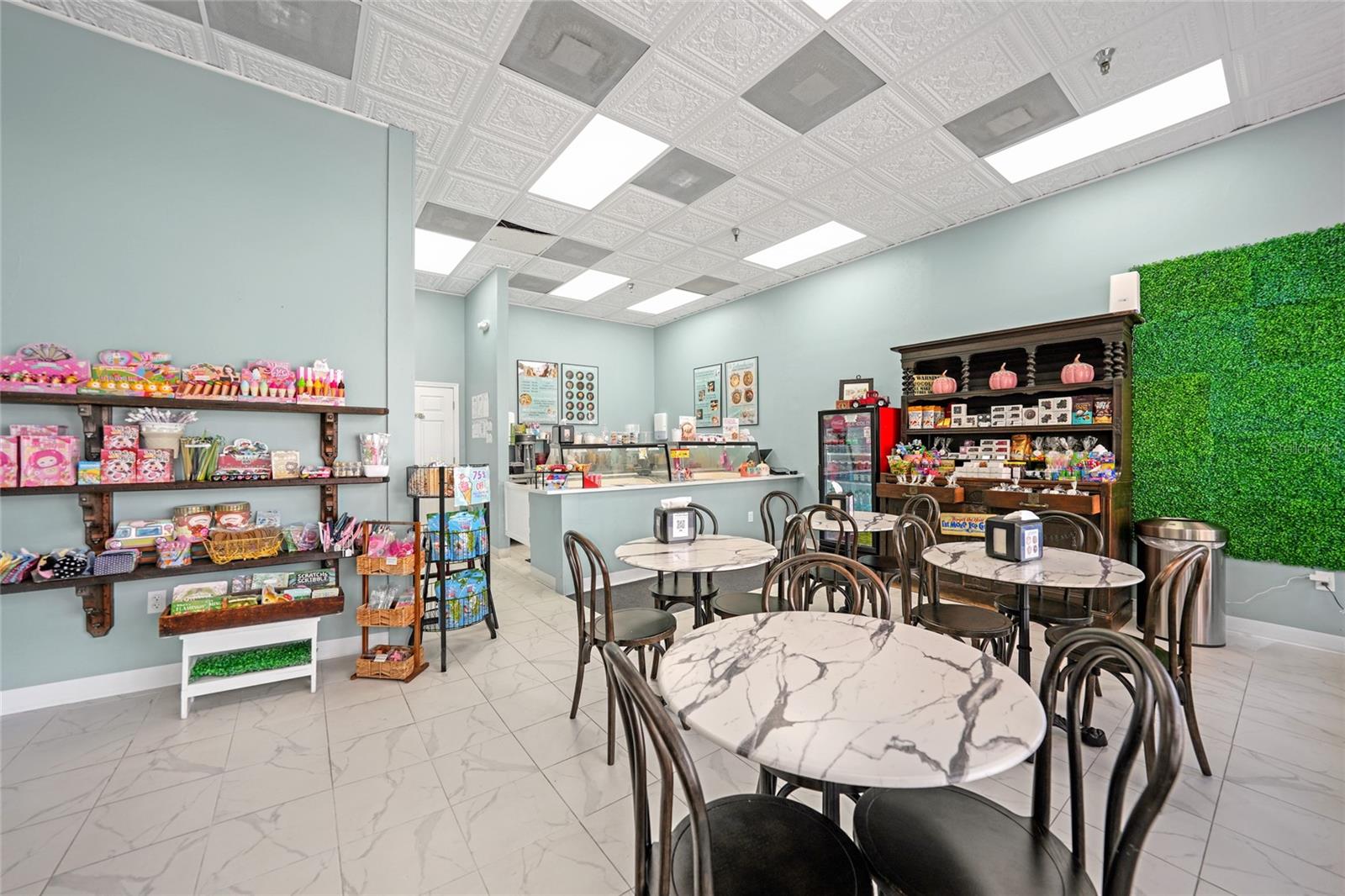 Image 3 of 26 For 203 Oak Street