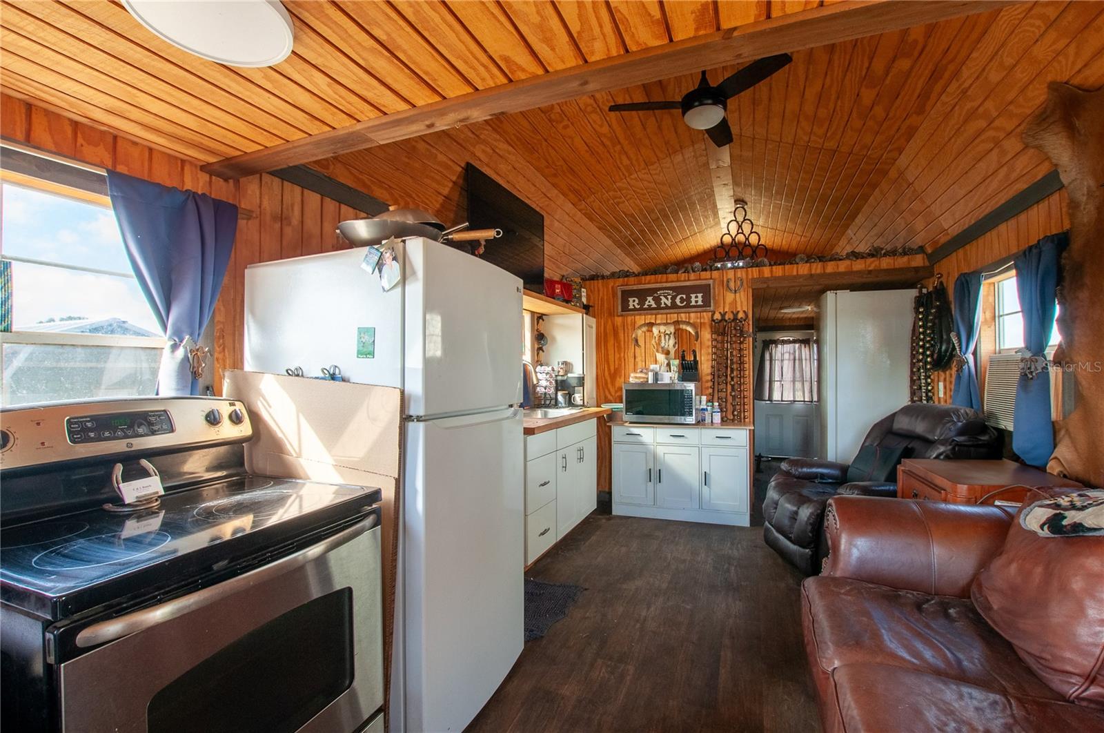 Image 14 of 31 For 3902 Addison Avenue