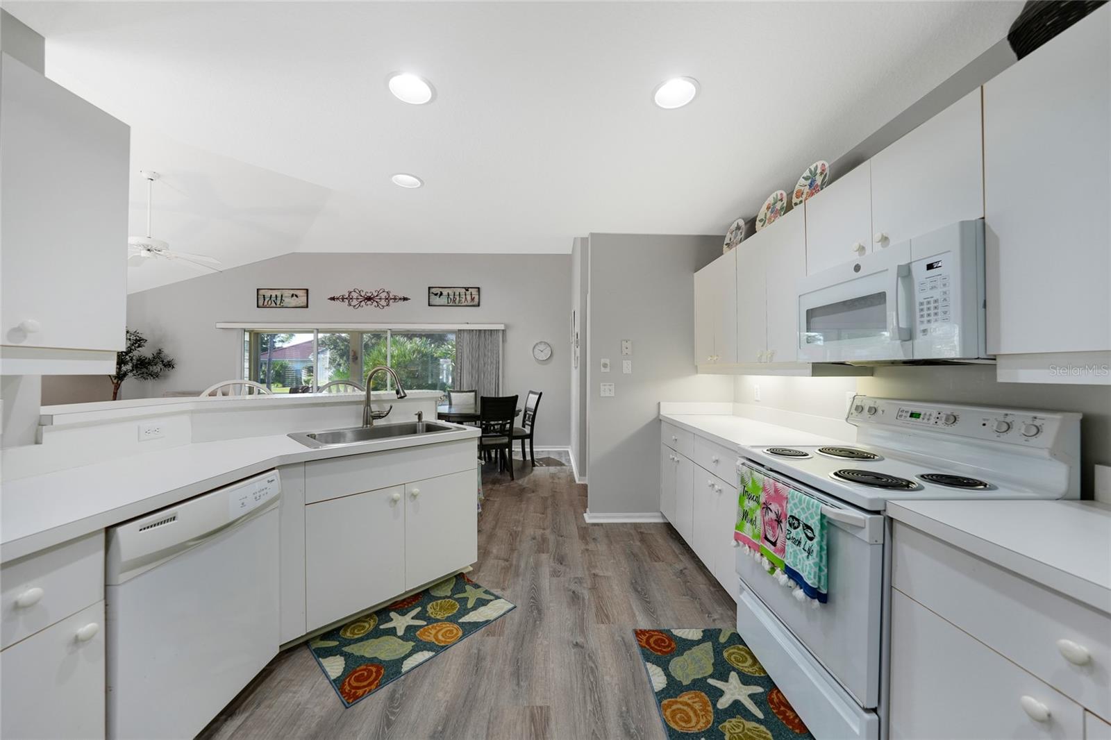 Image 15 of 30 For 3985 Cape Cole Boulevard