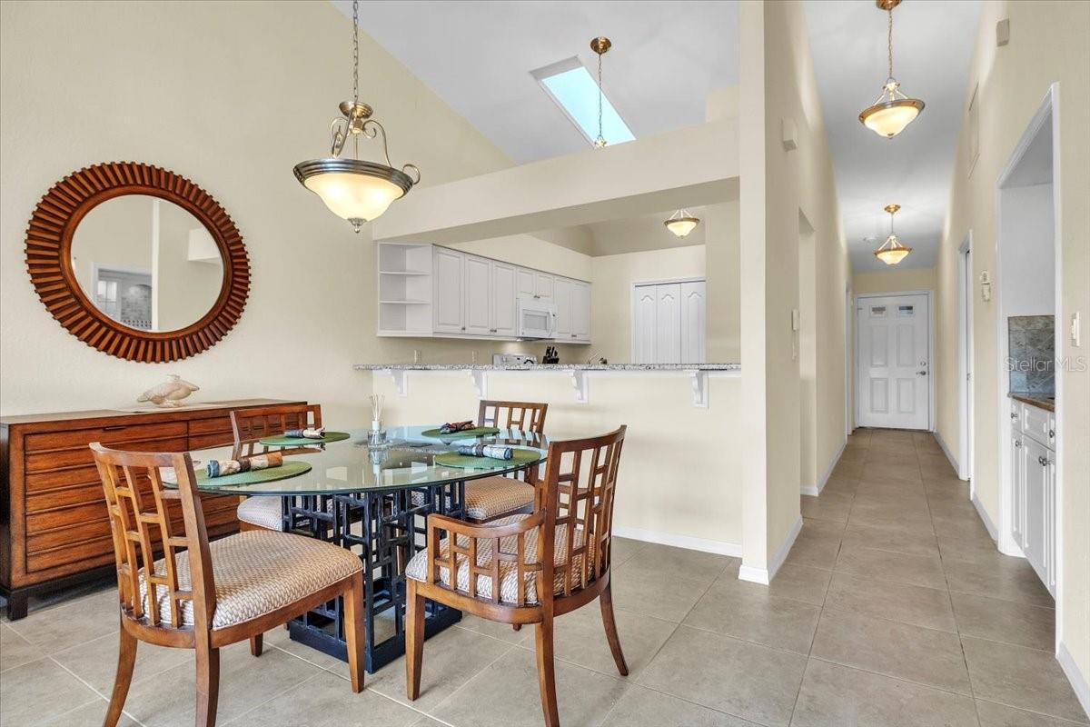 Image 11 of 70 For 12221 Kingsway Circle B2